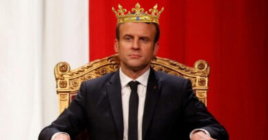 Alerte info : Macron arrêté à Londres alors qu’il tentait de dérober la couronne…